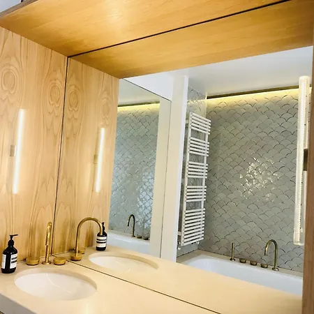 Exceptional Duplex- Centre *